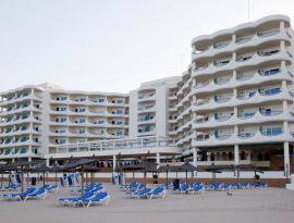 fachada hotel playa victoria