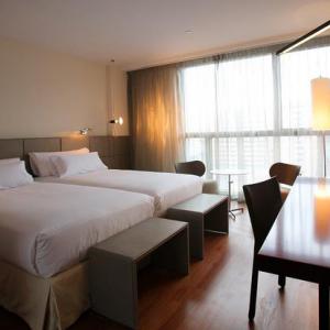 Hotel Reina Petronila Rooms