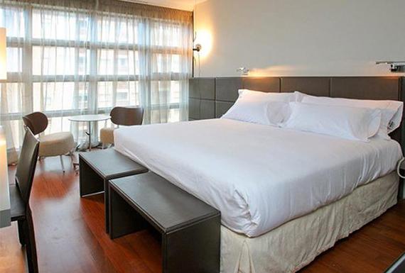 Hotel Reina Petronila Rooms